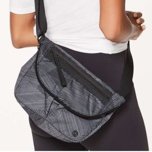 Lululemon Etch Maxi Ice Grey Black / Black Festival Bag II *5L